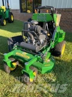 John Deere 636M 乗用・自走モア/芝刈り機