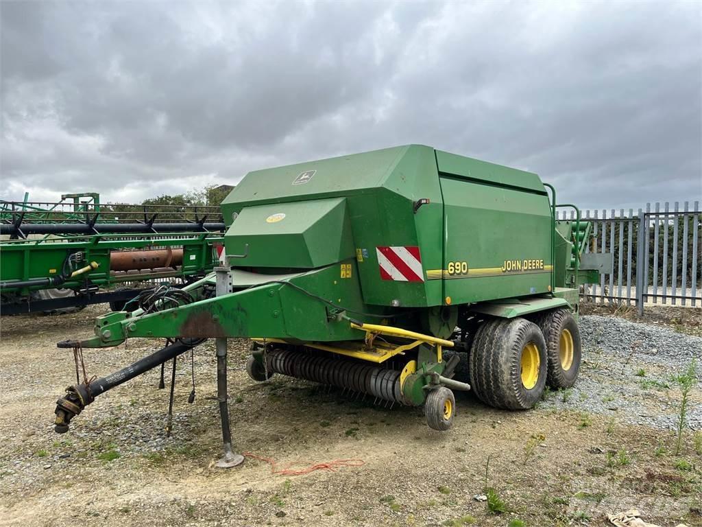 John Deere 690 スクエアベーラー