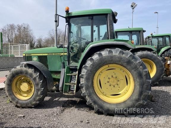 John Deere 6910 トラクター