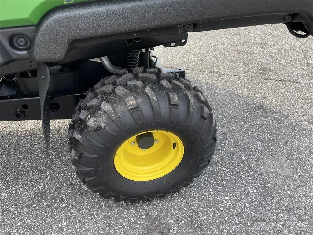 John Deere 815E ユーティリティー機械