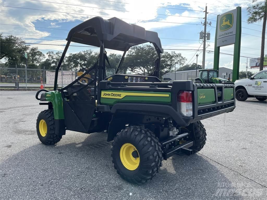John Deere 815E ユーティリティー機械