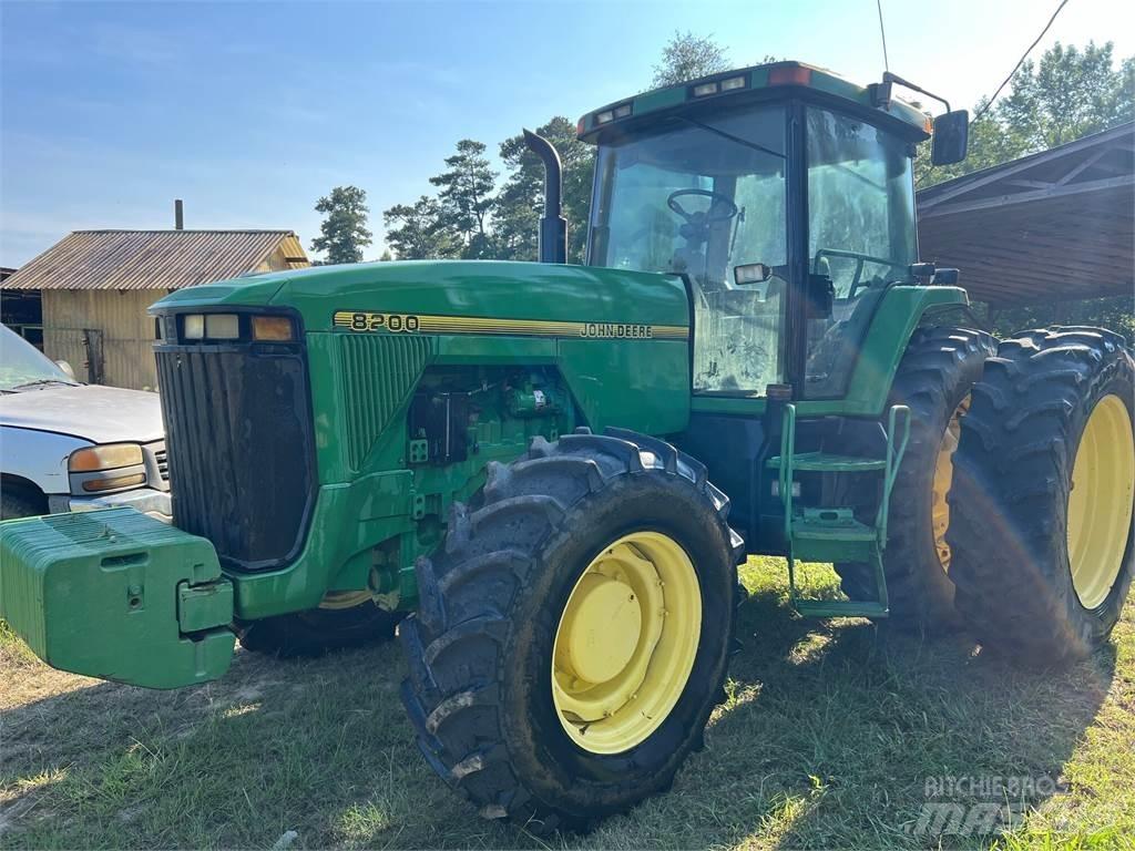 John Deere 8200 トラクター