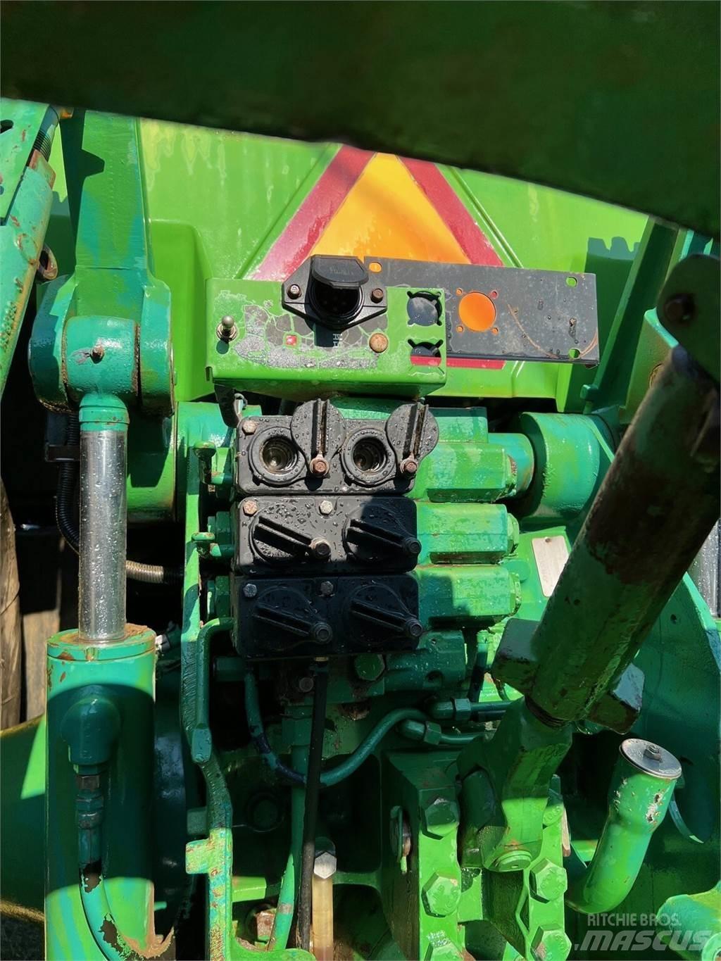 John Deere 8200 トラクター