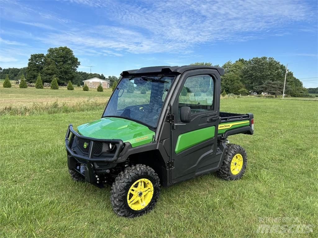 John Deere 835M ユーティリティー機械