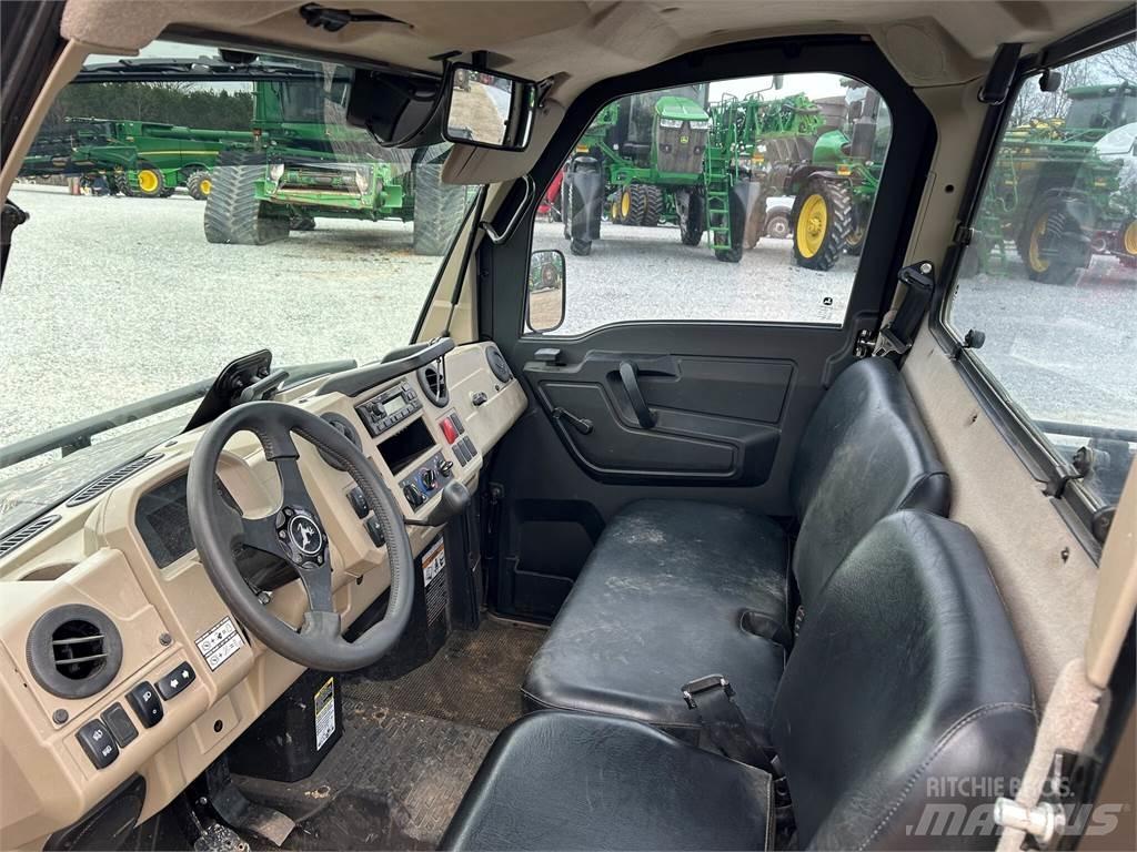 John Deere 835R ユーティリティー機械