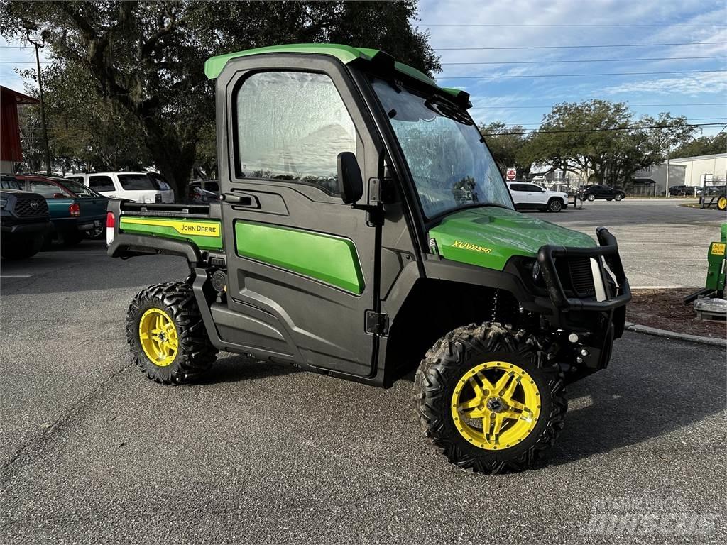 John Deere 835R ユーティリティー機械