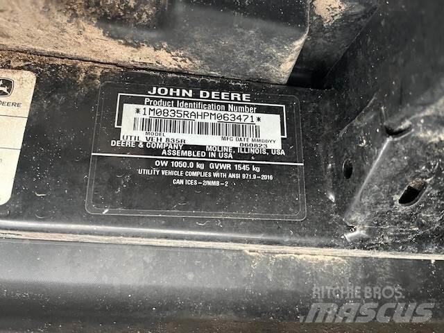 John Deere 835R ユーティリティー機械