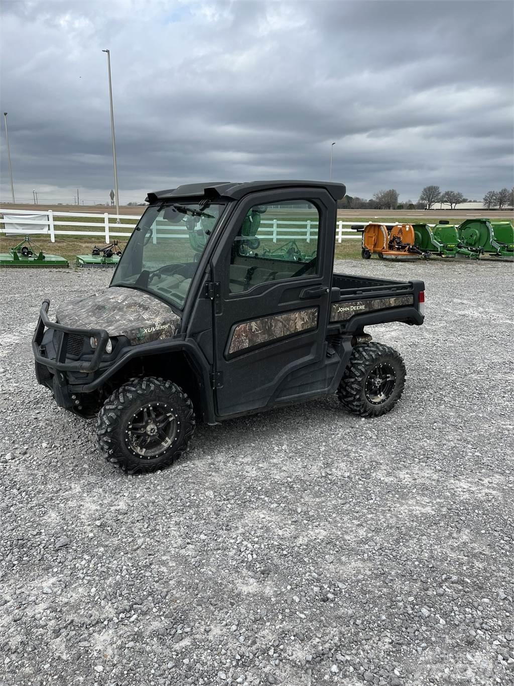 John Deere 835R ユーティリティー機械