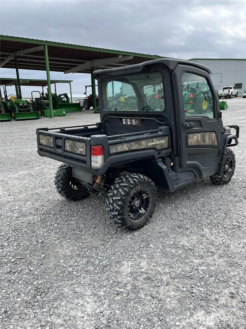 John Deere 835R ユーティリティー機械