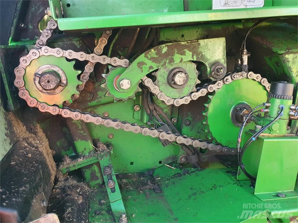 John Deere 854 ラウンドベーラー