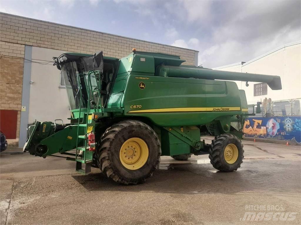 John Deere C670 コンバイン