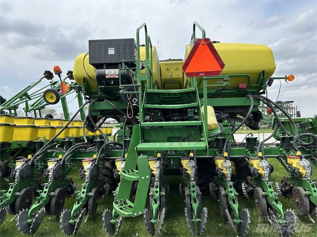 John Deere DB60 田植え機・種まき機