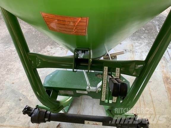 John Deere F/500 牽引型スプレイヤー