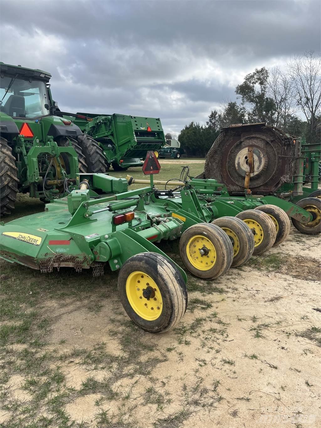 John Deere R15 ベールシュレッダー、カッター、アンローラー