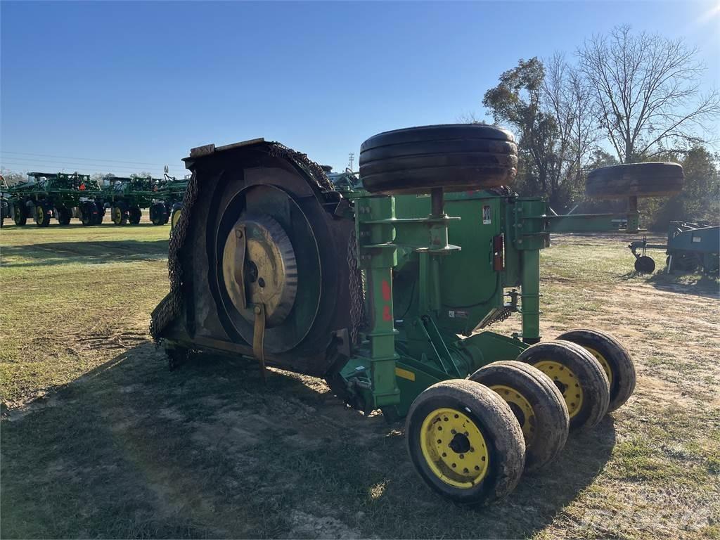John Deere R15 ベールシュレッダー、カッター、アンローラー