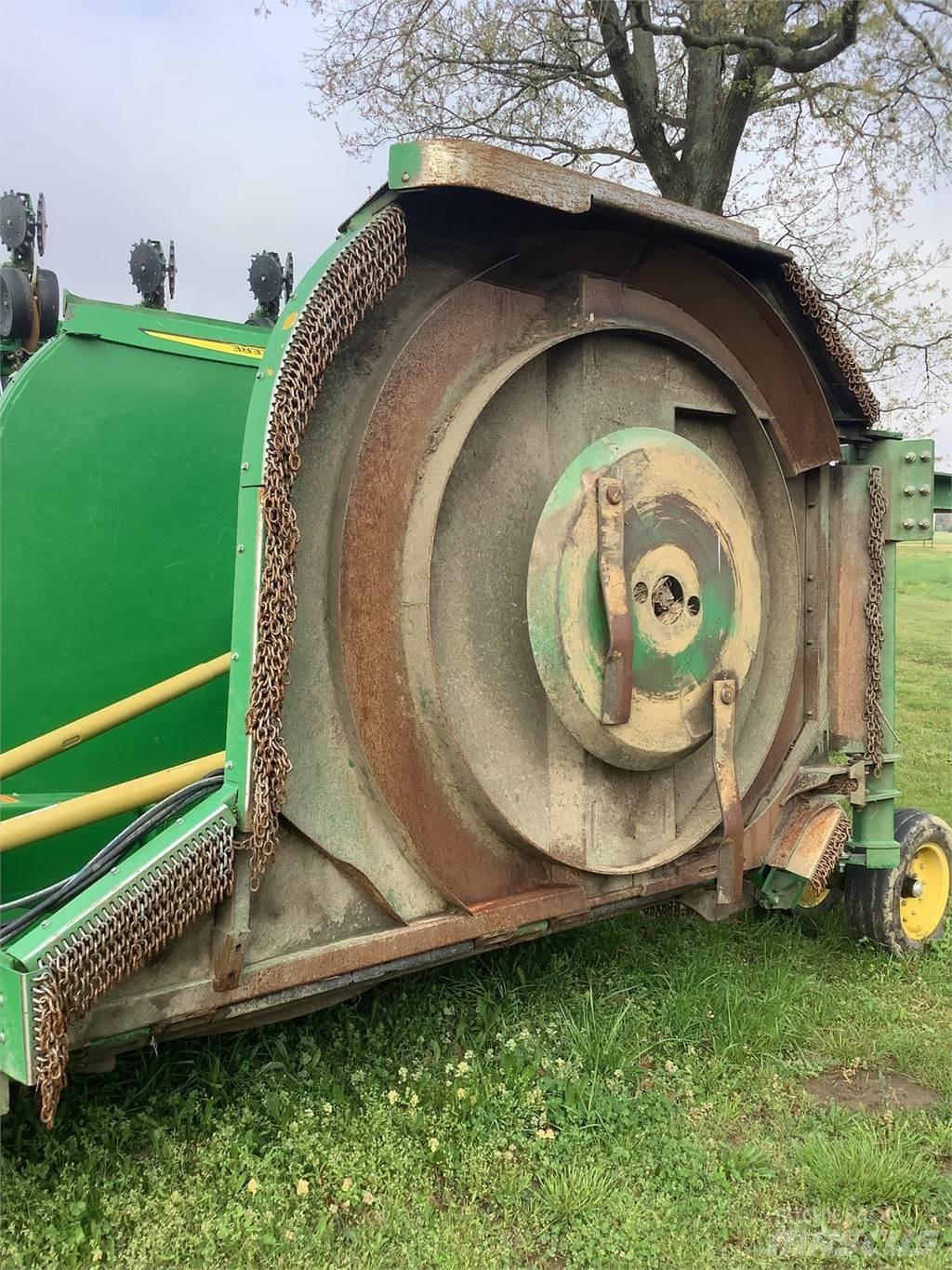 John Deere R20 ベールシュレッダー、カッター、アンローラー