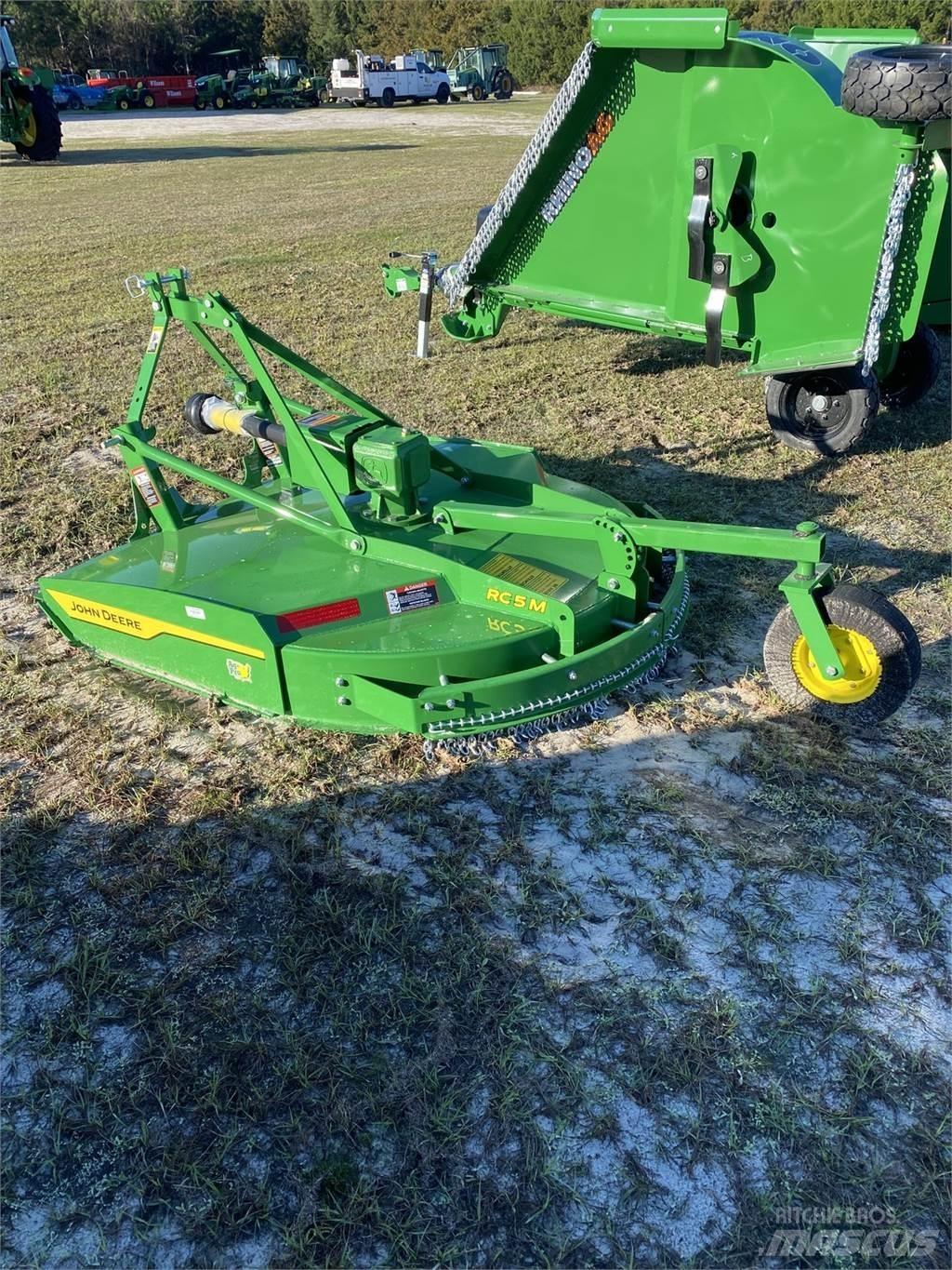 John Deere RC5M ベールシュレッダー、カッター、アンローラー