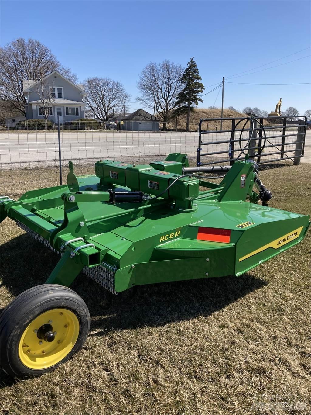 John Deere RC8M ベールシュレッダー、カッター、アンローラー