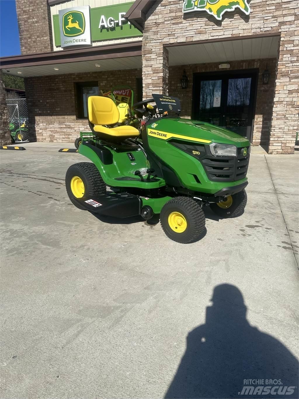 John Deere S110 乗用・自走モア/芝刈り機