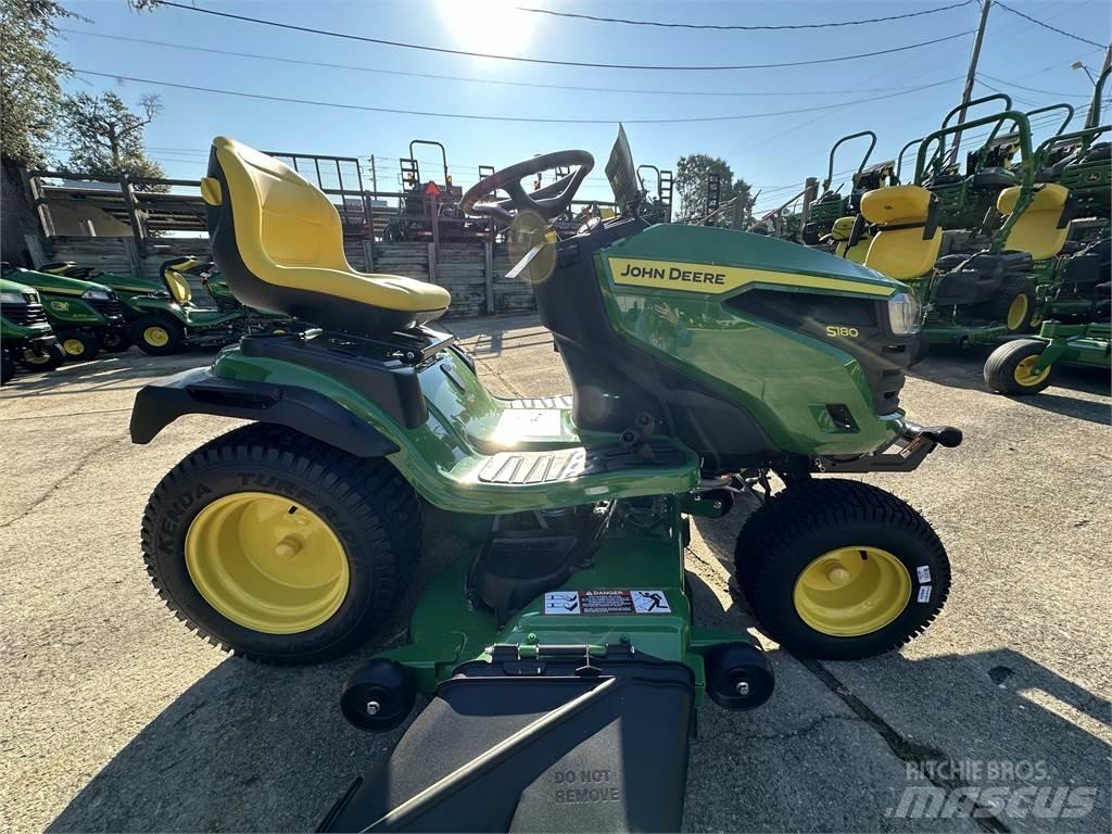 John Deere S180 コンパクトトラクター