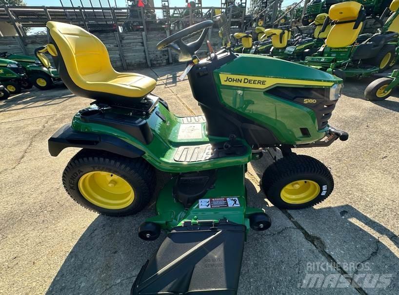 John Deere S180 コンパクトトラクター