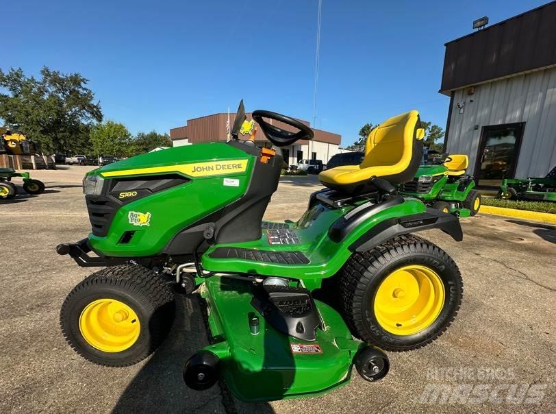 John Deere S180 コンパクトトラクター