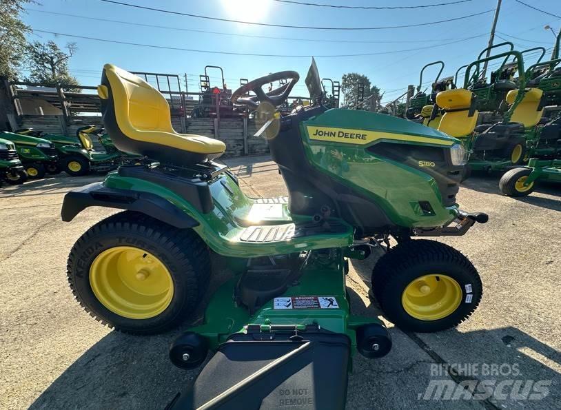 John Deere S180 コンパクトトラクター