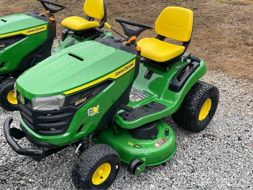 John Deere S220 コンパクトトラクター