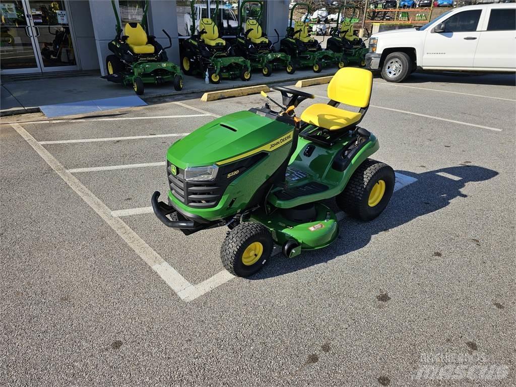 John Deere S220 乗用・自走モア/芝刈り機
