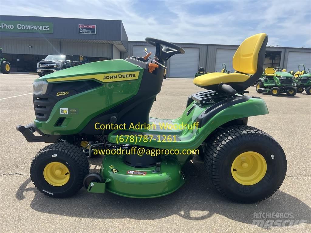 John Deere S220 乗用・自走モア/芝刈り機