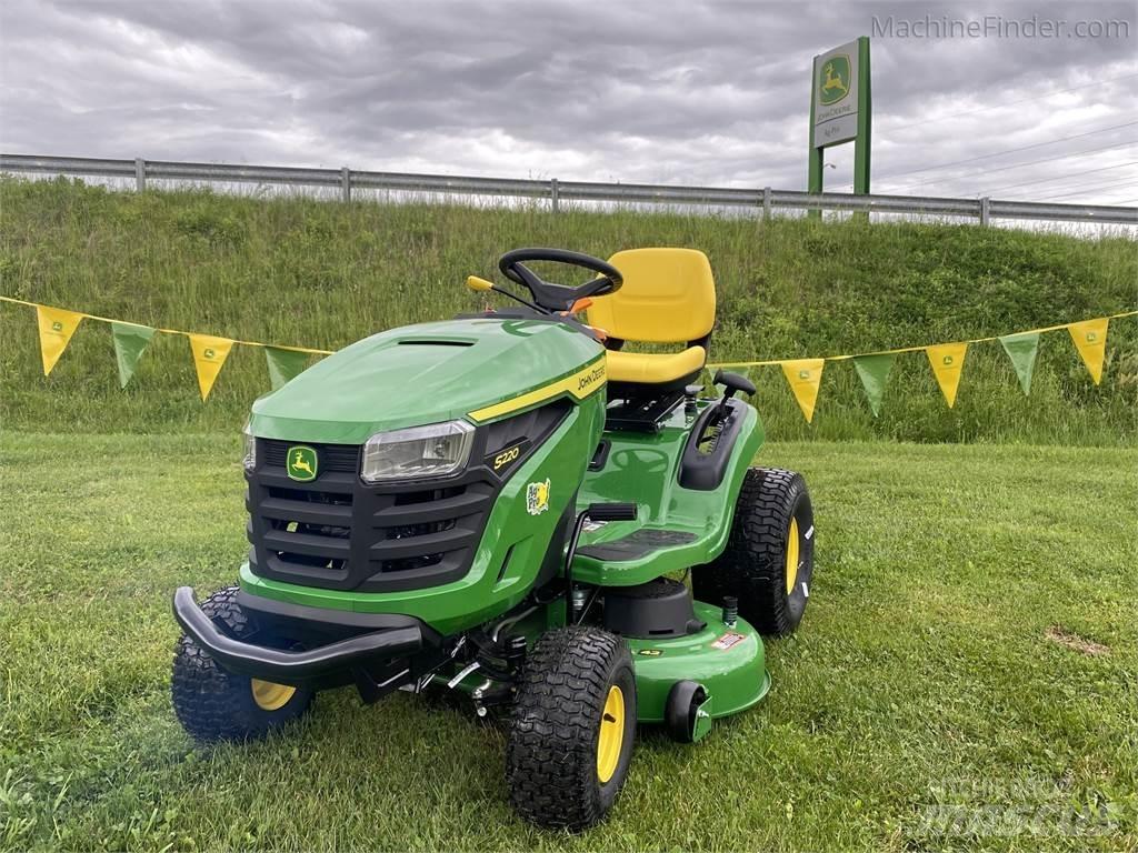 John Deere S220 乗用・自走モア/芝刈り機