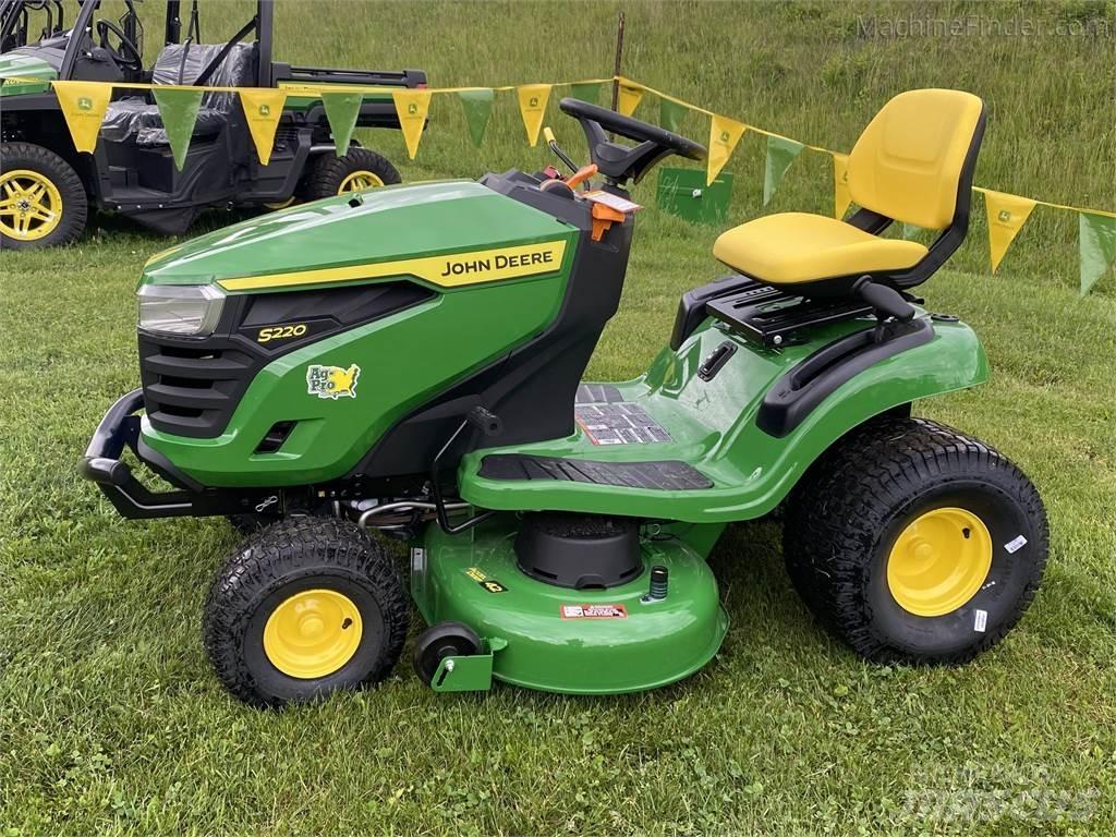 John Deere S220 乗用・自走モア/芝刈り機