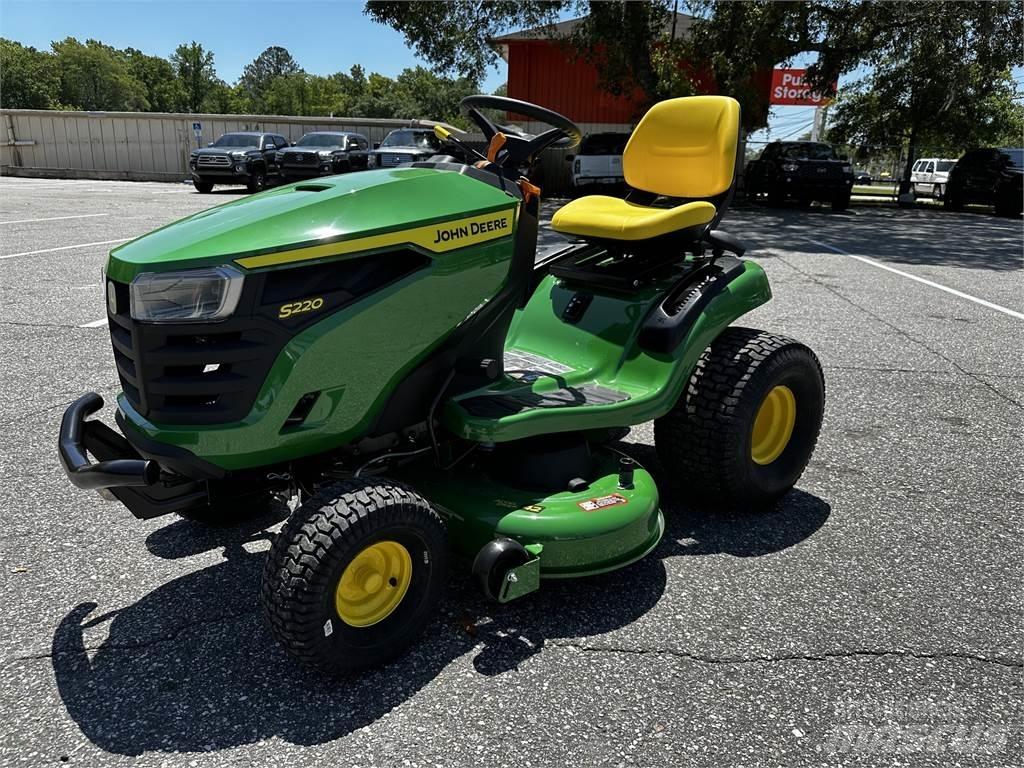 John Deere S220 乗用・自走モア/芝刈り機