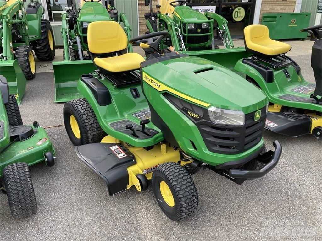 John Deere S220 コンパクトトラクター