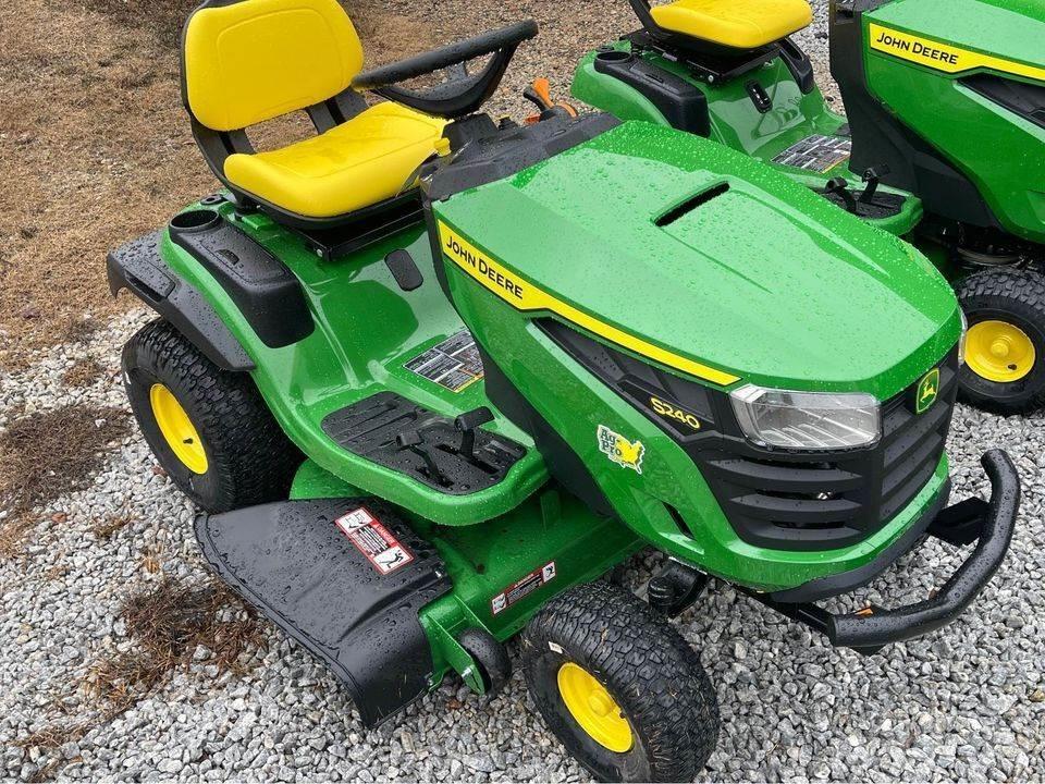 John Deere S240 コンパクトトラクター