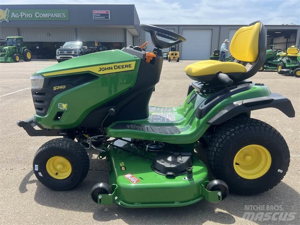 John Deere S240 コンパクトトラクター