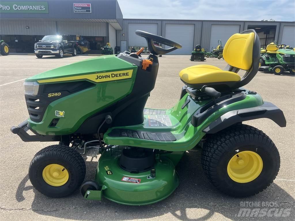 John Deere S240 コンパクトトラクター
