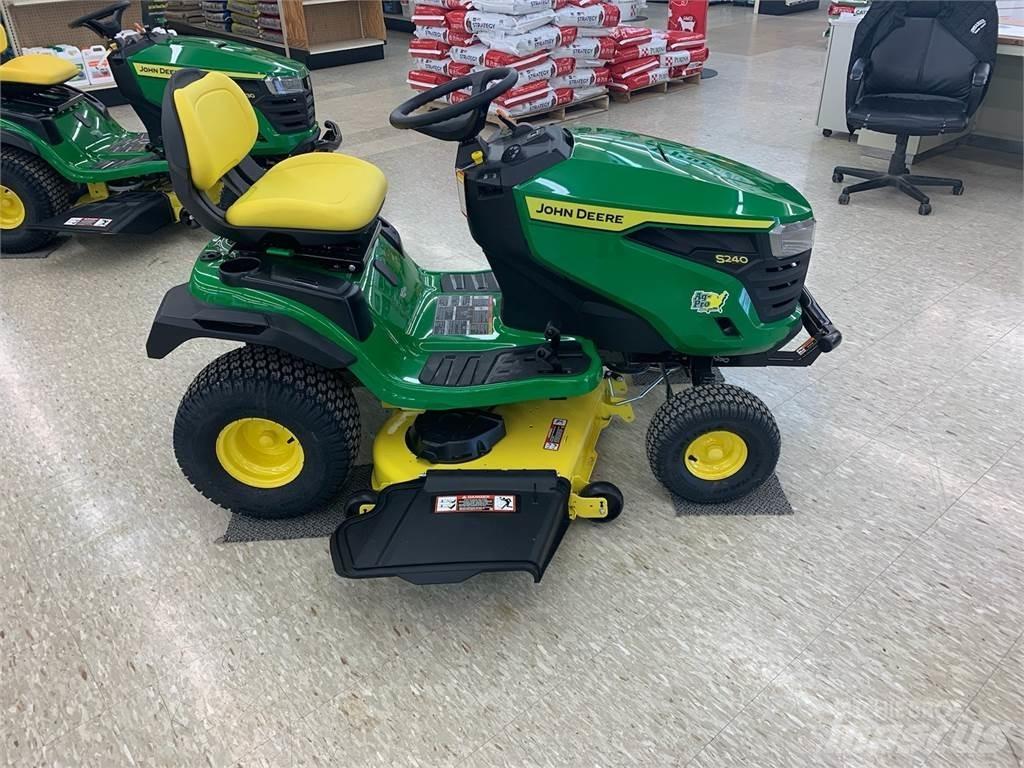 John Deere S240 コンパクトトラクター