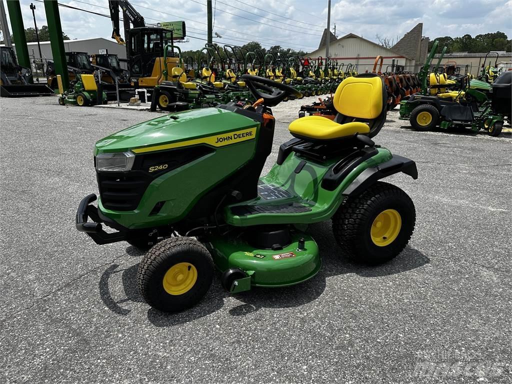 John Deere S240 コンパクトトラクター