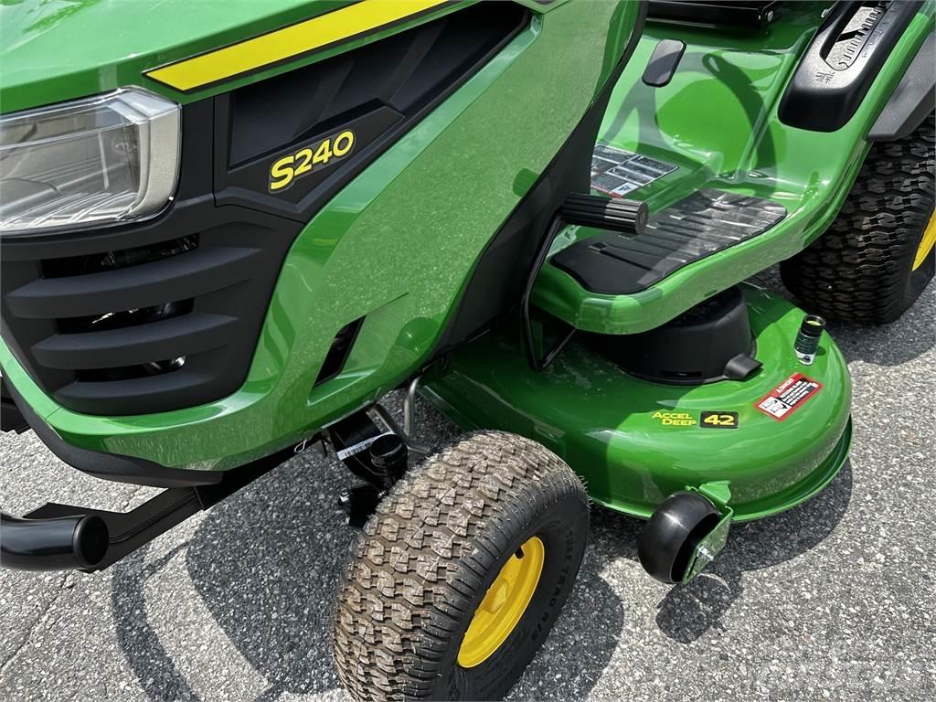 John Deere S240 コンパクトトラクター