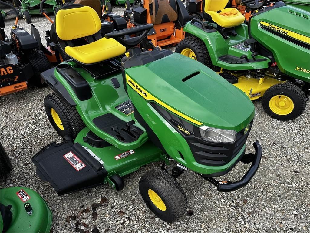 John Deere S240 コンパクトトラクター