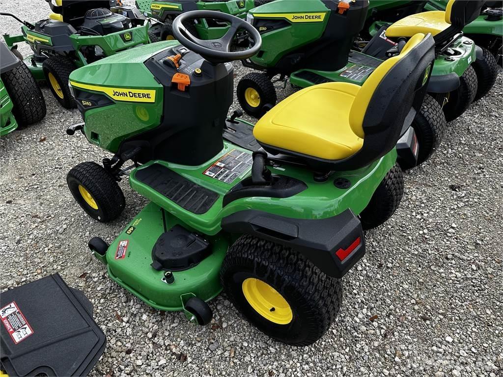 John Deere S240 コンパクトトラクター