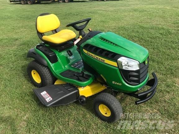 John Deere S240 コンパクトトラクター