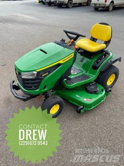 John Deere S240 コンパクトトラクター