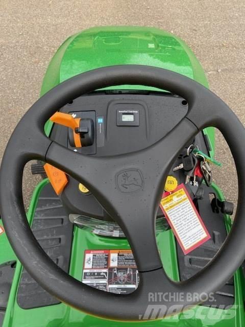 John Deere S240 コンパクトトラクター