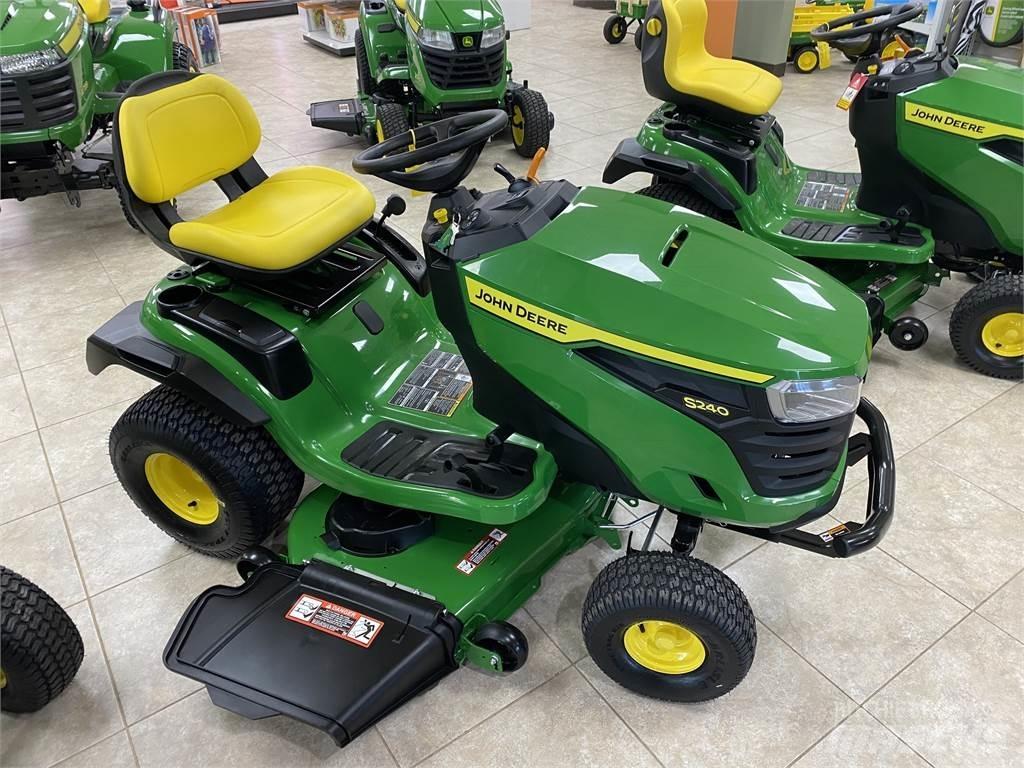 John Deere S240 コンパクトトラクター