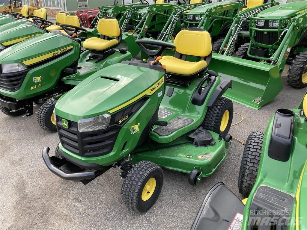 John Deere S240 コンパクトトラクター