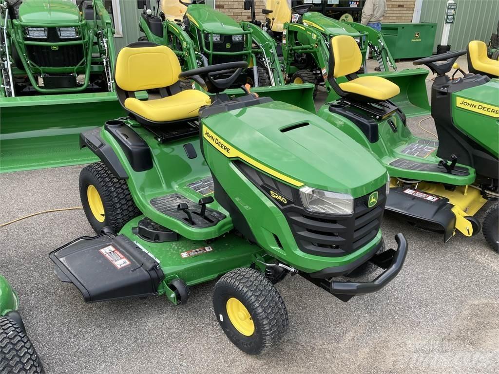 John Deere S240 コンパクトトラクター