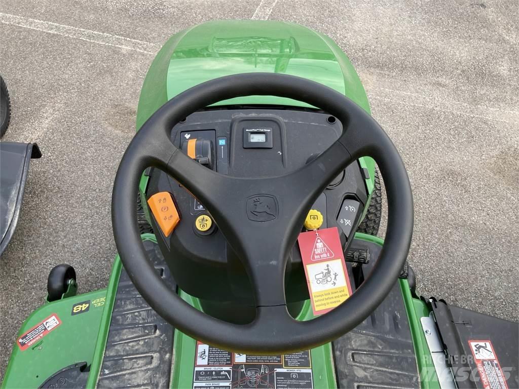 John Deere S240 コンパクトトラクター