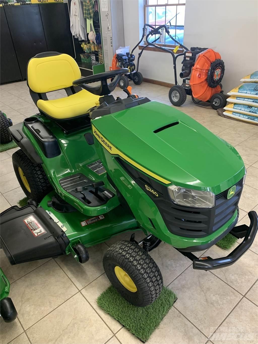 John Deere S240 コンパクトトラクター